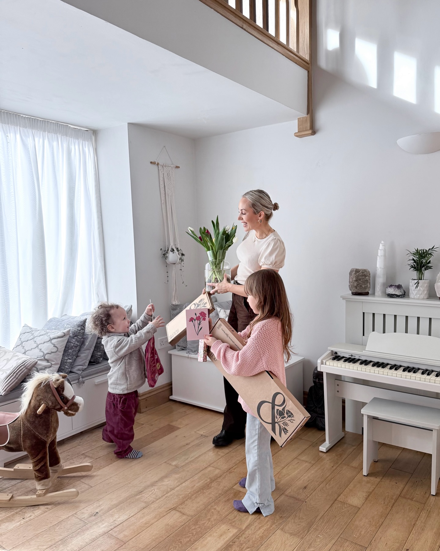 Some gifts are beautiful in the moment. Others continue long after the day itself has passed. 💐
These spring tulips from @bloomandwild arrive with the bulbs still attached, which means they last longer in the vase and, once the flowers fade, the bulbs can be dried and planted in the garden to bloom again next season. A simple but lovely idea — flowers that come back year after year. 🌷
Bloom & Wild make Mother’s Day gifting so easy because you can personalise everything. I chose the tulips and added a few thoughtful extras — the embroidered Elizabeth Scarlett velvet “Mama” pouch, the Bloom & Wild x Liberty chocolates (exclusive to Bloom & Wild), and a beautiful card ready to give. But there are so many combinations you can choose from depending on who you’re sending to.
🩷 If you’re still looking for a Mother’s Day gift, you can use the code SPRINGHW for a little saving too.✨
A thoughtful delivery, and one that lasts far longer than a single day. 🤍
#mothersdaygiftideas #mothersday2026 #mothersdaygifts #mothersdayspecial❤️ #bloomandwild