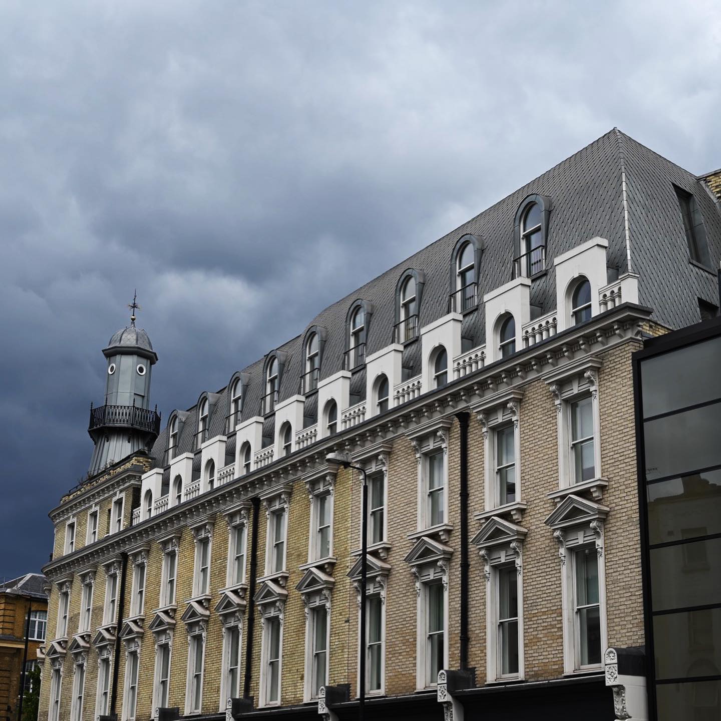 Here's a look at The Lighthouse Building over at Kings Cross, London. With a mixture of Rhienzink Blue Grey and Rhienzink Natural, this project is still looking fantastic 3 years down the line.
•
•
•
•
•
•
#AMR #MetalRoofing #Rhienzink #BlueGrey #London #KingsCross #LighthouseBuilding
