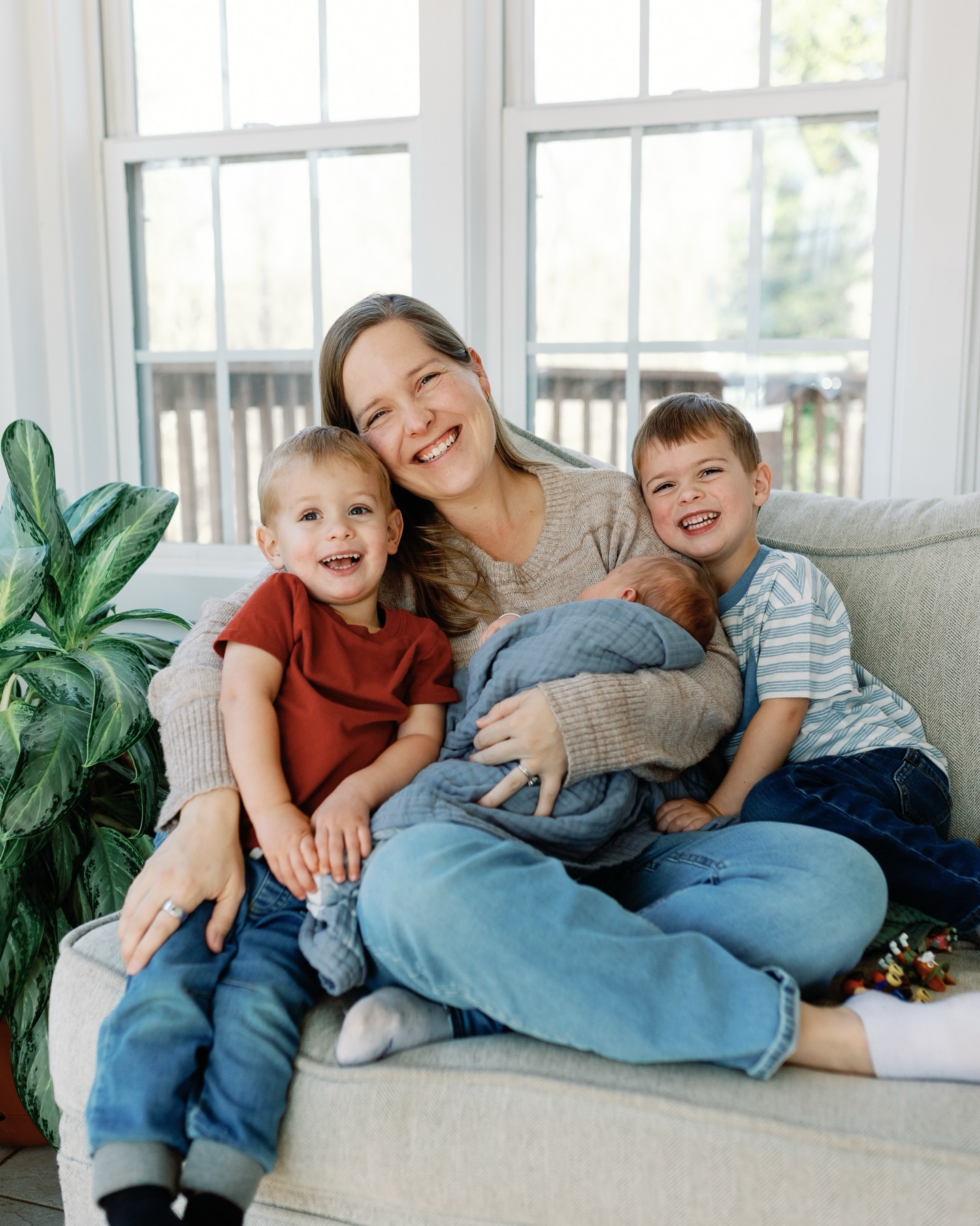 I just won’t ever get sick of taking photos of the Carvers!! (Especially because I get to shoot in their perfect sunroom) 🥹🤍 Aly texted me right before I was leaving to drive to our session, “Callen is begging for ‘the little camera just for me’ - is this possible?” Refer to slide 9 for his excitement about using “the little (film) camera” 😭
Atlanta documentary photographer • georgia documentary photographer • documentary family session • atlanta newborn photographer • georgia newborn photographer • newborn session • documentary newborn photography • at home newborn session