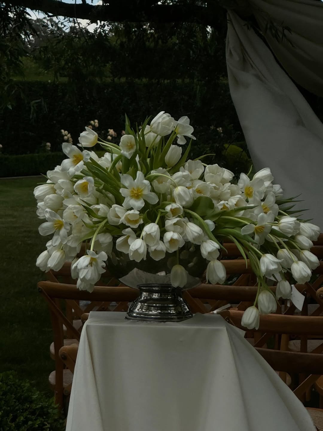 Cascading tulips are our current obsession 🌷 Spring brides, save this #ARitcheyInspo to your wedding floral moodboard, and follow to stay ahead of 2026-2027 bridal & wedding trends!
1 @ffoliar
2 @sophiawilde_ @sarbostudio
3 @emmacoxfloristry @storiesof_events
4 @elyssiumblooms
5 @yatcher
6 @keniazflorals @catherinemarietaylor.co
7 @faire.flowers.mallorca
8 @lajardin__ @sebastian_paynter_photo
wedding, bride, wedding dress, wedding day, love, wedding inspiration, wedding photography, bridal, bride to be, wedding inspo, wedding planner, fashion, wedding dresses, wedding fashion, wedding ideas, wedding photography