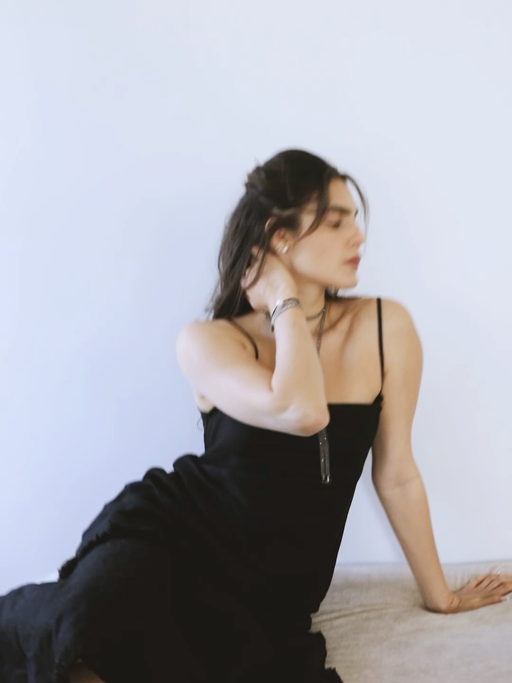 ריהאנה שלי: 125 ס״מ של מתכת מלוטשת בעיטור אבני קריסטל סברובסקי