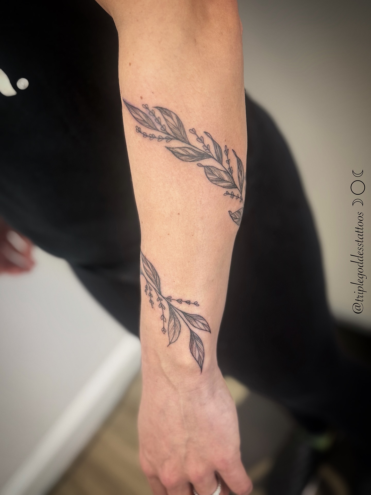 Always lovely to create a little elegant floral piece. Thank you to the sweetest client.
-
#triplegoddesstattoos #botanicaltattoo #lineworktattoos #armbandtattoo