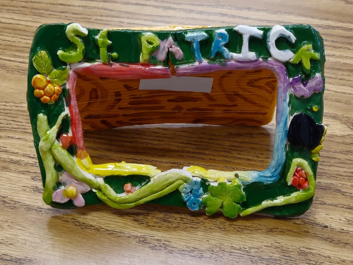 Students have made picture frames with the theme of St.Patrick's Day for the past weeks!