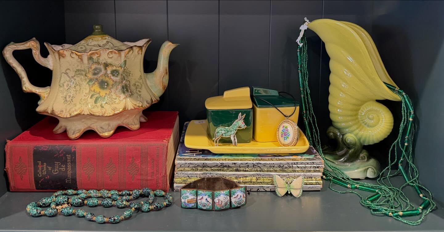 it’s easy being green over here 🐇🍀come shop for St.Paddy’s Day