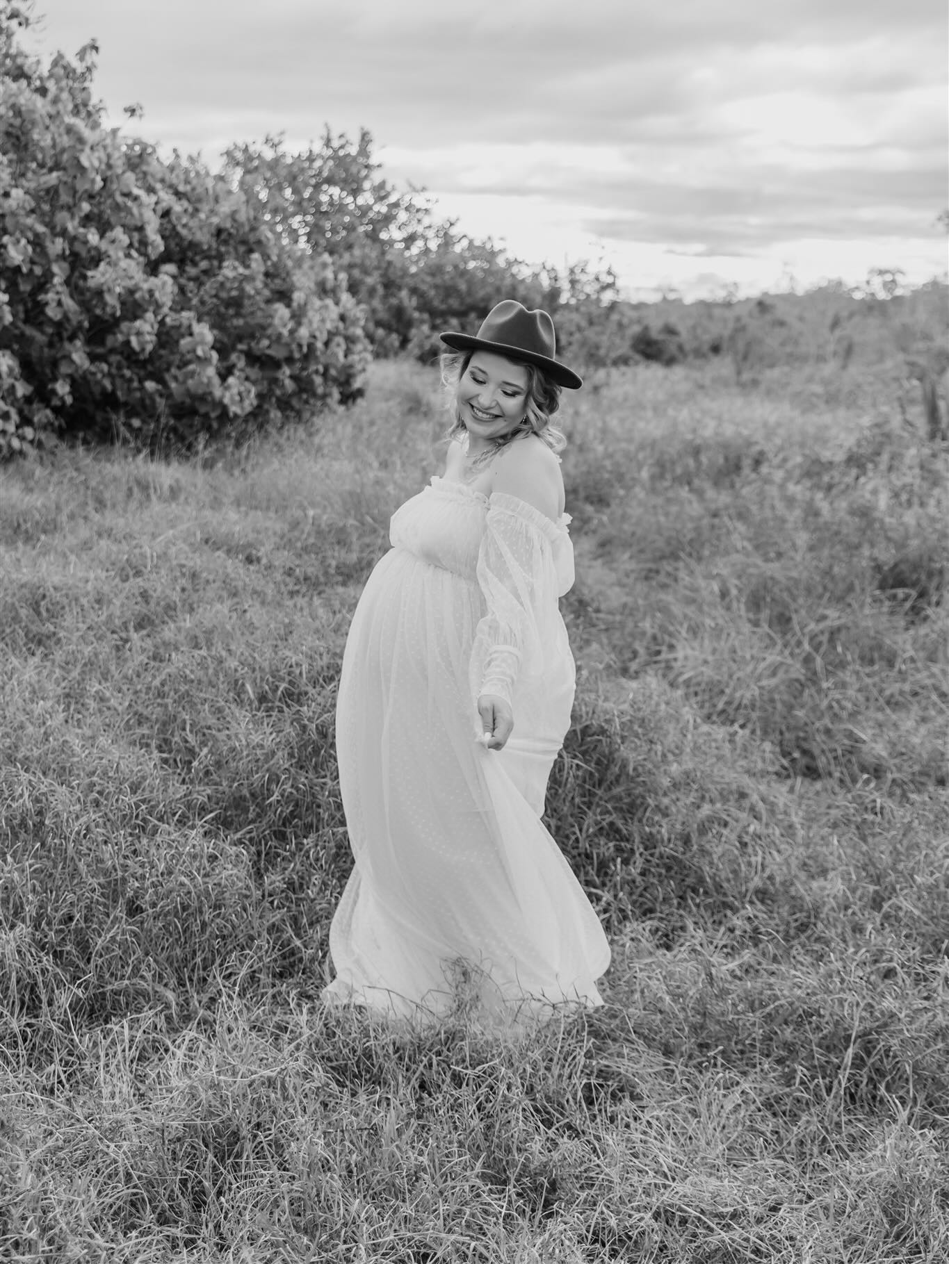 🖤 Forever obsessed with B&W 🤍
✨Jamie, giving glamorous movie star vibes ✨
.
.
.
#maternityphotoshoot #pregnant #pregnancyphotos #maternityphotographer #reneejoannephotography