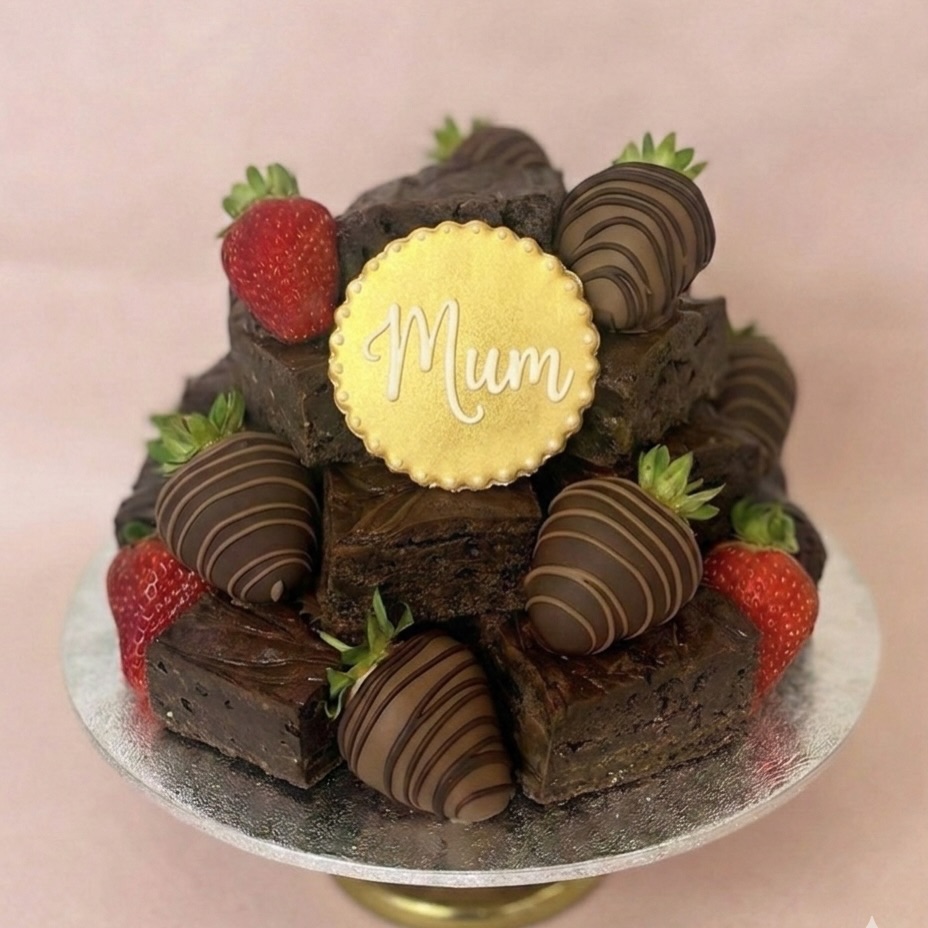 🌟Our brownie stack topped with luscious chocolate-coated strawberries is the perfect gift to show your love and appreciation to mum on Mother’s Day!🍓❤️
Order by Wednesday for Saturday delivery (please note we are not delivering on Mother’s Day due to Bath Half Marathon road closures)