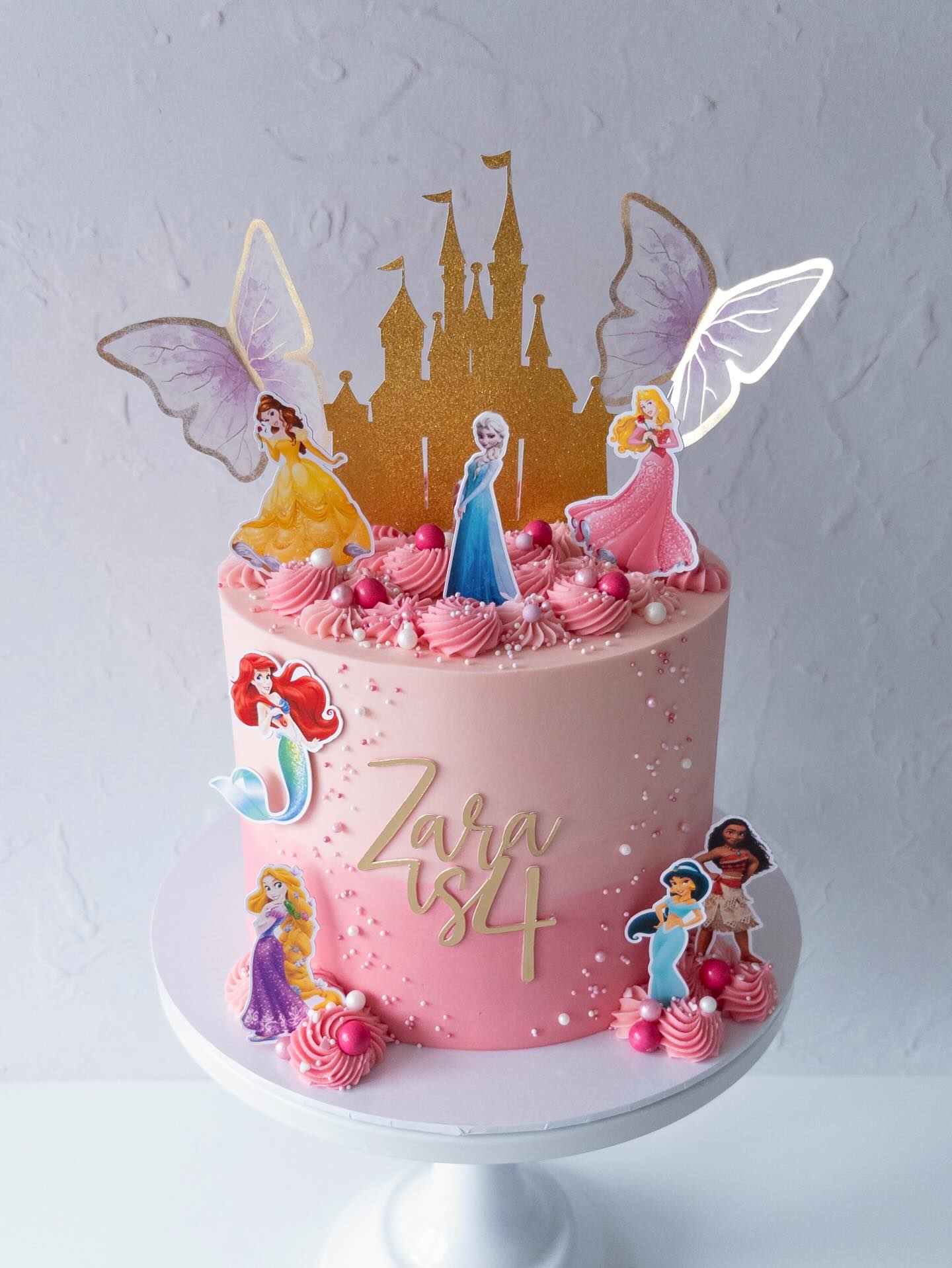 Continuing with the Disney Princess theme… 👑 💖 🏰
#disneyprincesscake #disneyprincessescake #disneyprincesscakes #cakesharrogate #harrogatecakemaker