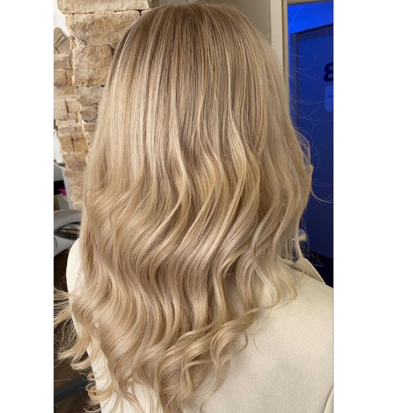 ✨ Blonde Highlights ✨ @perfectstyle.hair
.
.
.
.
#balayage #ombre #blondebalayage #wellabewegt #perfectstyle #blondehair #blonde #blond #hair #hairdresser #haircut #besthair #amazinghair #hairgoals #hairideas #hairinspiration #hairlove #hairinspo #hairtrends #hairtransformation #hairstylist #healthyhair #hairartist #behindthechair #meches #highlights #blondehighlights #blondemeches #longhair