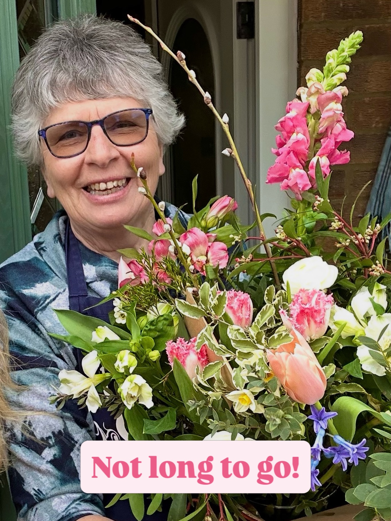 We can’t wait see our regular mums next Sunday. This is Wendy , whose daughter lives in Australia, and we love seeing her every year and sending photos back to her daughter.
Only a week to go and the webshop will be closing shortly and final flower order placed so get your orders in!
#mothersdayowers #mothersday #motheringsunday
