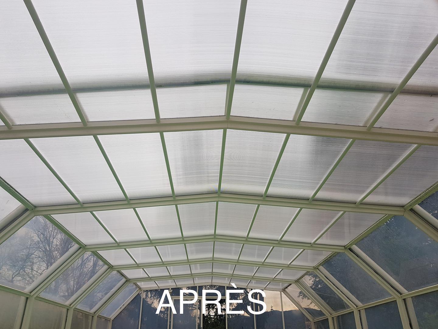 🔵Plexiglas cassés, la structure en aluminium à souffert, les équerres ne soutiennent plus votre abri, les plaques en polycarbonates se sont envolés avec le vent..🔵 Nous intervenons immédiatement pour les réparer. Effectuez votre devis gratuitement sur notre site internet 👌 🔵