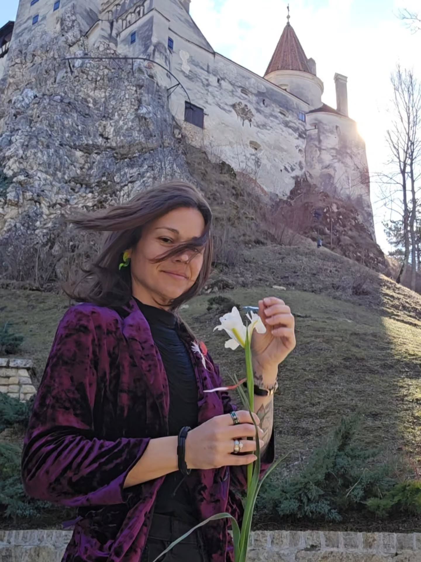 Happy International Women's Day!
Last year, I was spending it touring castles in Romania and meeting other amazing woman who still welcome me back anytime.
Each year, women gift each other pins that have the traditional clothing style with a white and red string you tie a bow. This is to honor each other and friendship. I was blessed to receive a couple of them by the 2 women I spent time with.
Behind me is Bran Castle, aka Dracula's Castle 🏰🦇 they gave out a white lily to all the women who toured that day.