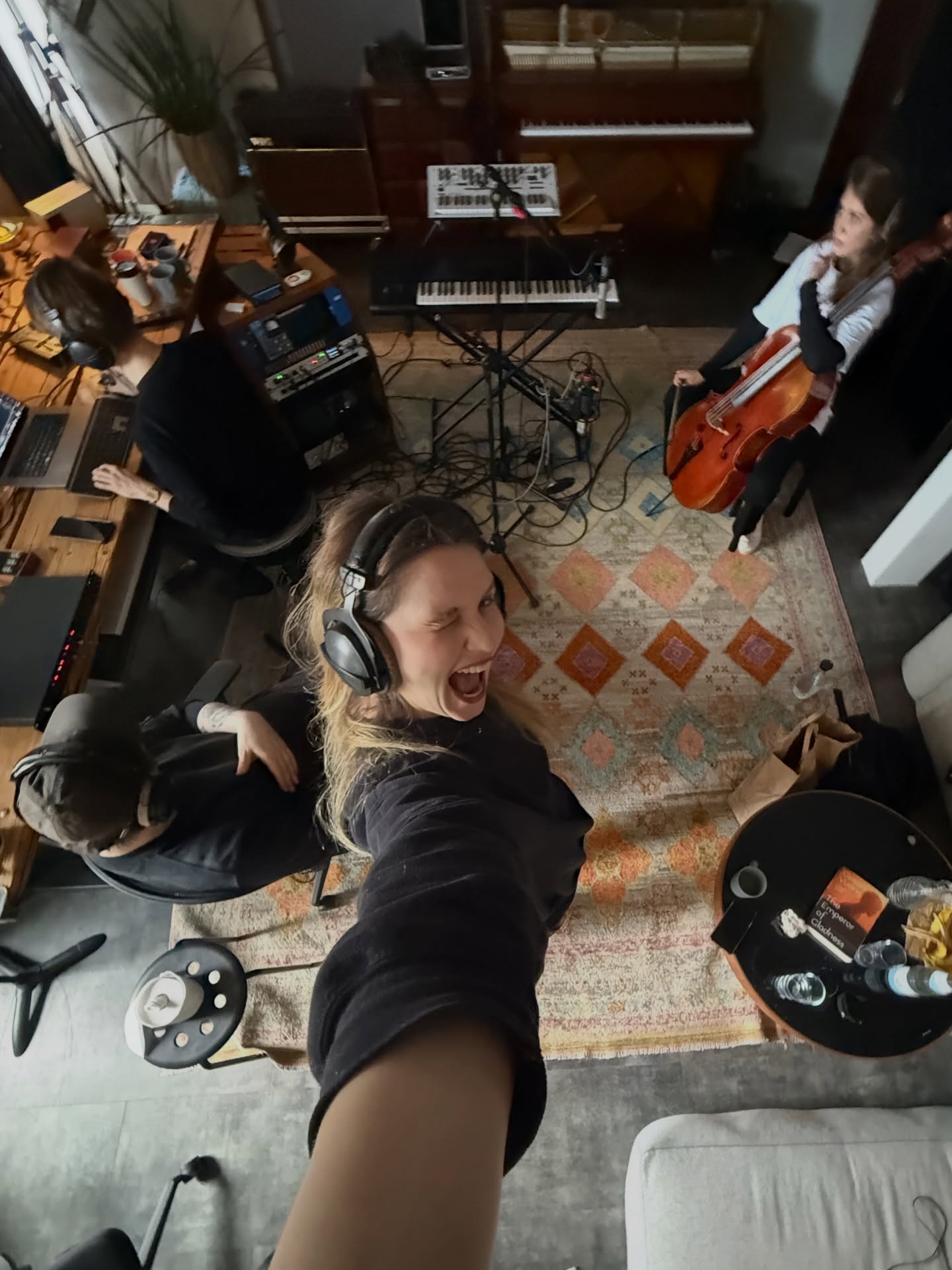 making friends + breakfast + music
📸 (2) by @blrrylinez, (4) by @jules.tiemann