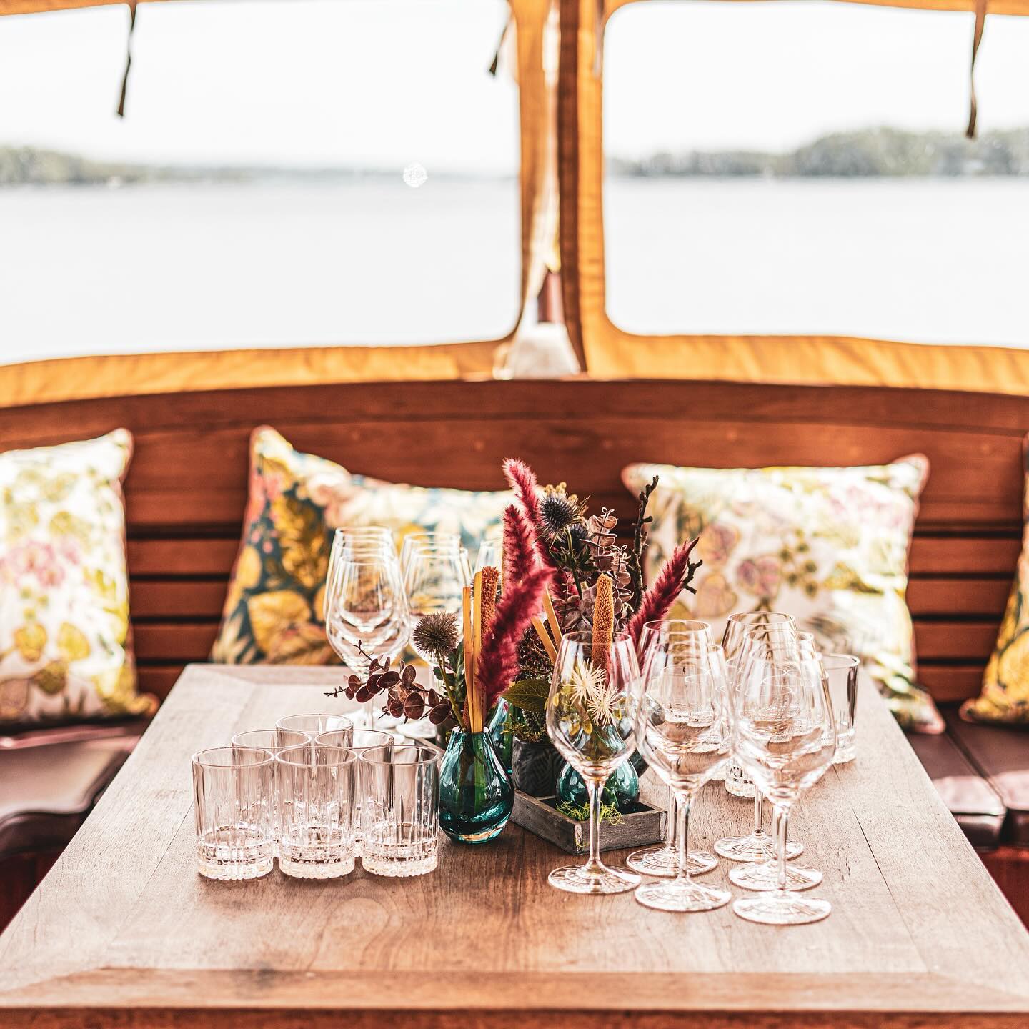 - SEEKULINARIK -
Lasst euch vom Restaurant SeeBadSaarow
des Hotel @esplanade_bad_saarow
kulinarisch verwöhnen!
„Eine Erlebnisfahrt mit einem eindrucksvollen historischen Ausflugsschiff verlangt natürlich auch nach einer besonderen Bordverpflegung. Passend zum Ambiente bieten wir Ihnen edle Tropfen und reichen dazu ausgewählte Appetizer, welche nicht nur Ihren Appetit anregen werden. Lassen Sie sich durch unsere saisonalen und individuellen Kreationen begeistern.“
Mehr Infos dazu auf unserer Webseite:
www.eibenhof-bad-saarow.com
#eibenhofbadsaarow #eventlocation #hochzeitslocation #feiernamscharmützelsee