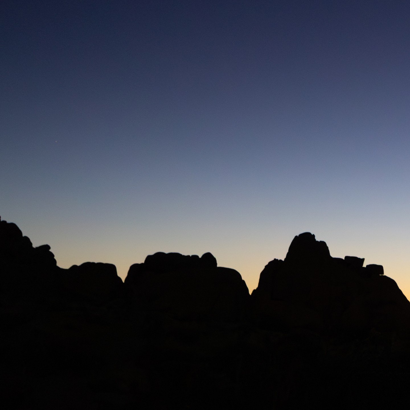 (3 of 3) Joshua Tree Sunrise Photo. This was my favorite image from a recent adventure to Joshua Tree National Park. We made a video about this on our Youtube Channel @DesignShootBuild, We share behind the scenes and tips for what heart to take out on a trip like this. @canonusa #landscapephotography, #picofthday, #fineartphotography, #joshuatree, #sunsetphotography