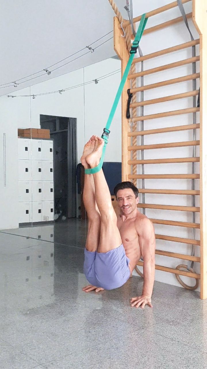 L-Sit to V-sit using Resistance Band:
www.fitprogress.com/shop/fitbandstrong
FitBand Strong provides a comfortable and secure feel. Instantly adjust the resistance by sliding the high-resistance buckets to perfectly match your skill level and specific exercises, such as the L-sit, V-sit, or Tuck and more...
FitProgress Studio Coaching @HandstandTrack Balance Support System.