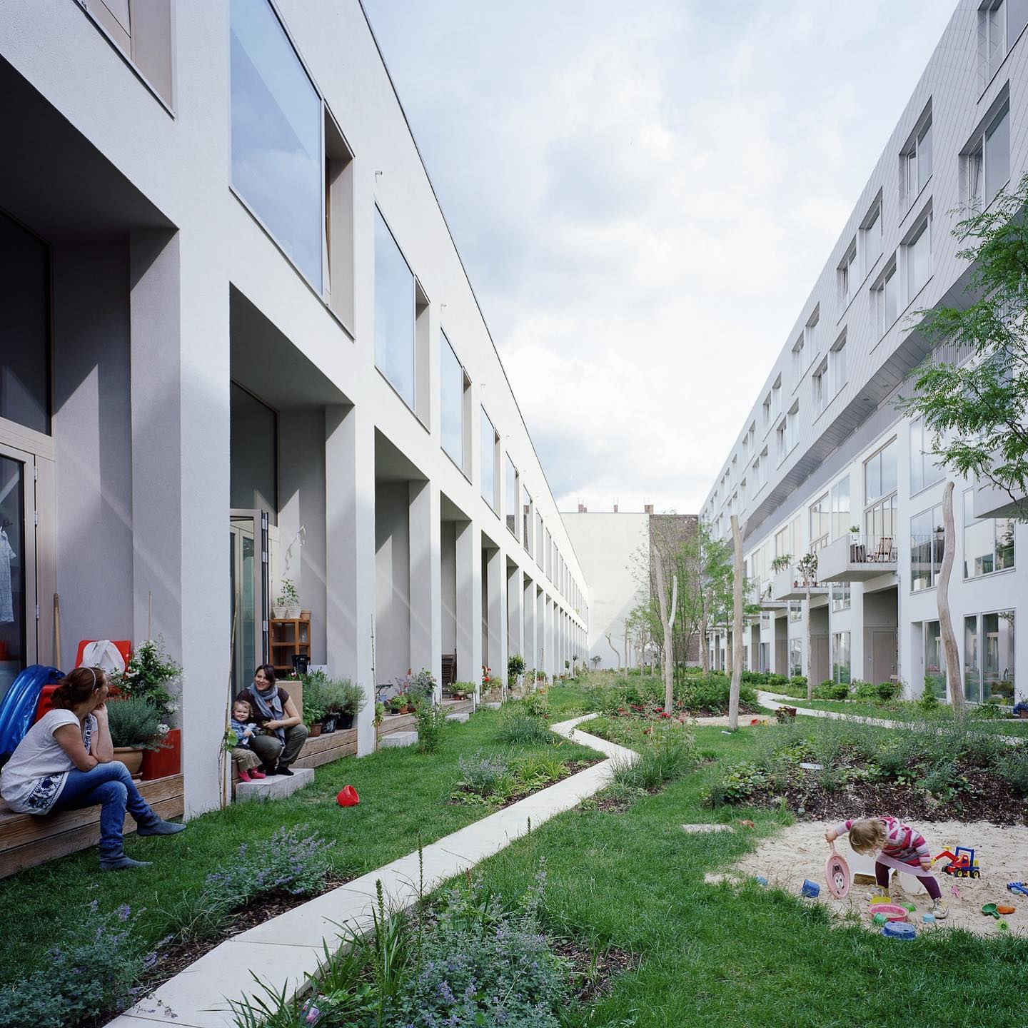 As house prices soar, young families are increasingly choosing to live in more compact housing, both due to affordability but also a desire to live within lively, dense neighbourhoods which are close to high quality amenity and public transport. But how do we make this work for families with children? And importantly, how do we ensure that the health and wellbeing of children is thoroughly considered in the design of new apartments and high-density neighbourhoods?
It was great for us to be involved in a recent article in the @guardianaustralia which explored a series of issues around this topic (see link to article in bio). As we note in the article, a key component of making apartments liveable for families, is making sure that outdoor communal space can be used in the same way that a backyard would be used. This means high-quality design but also mandated state regulations which stipulate minimum requirements, and body corporate rules which actively encourage the use of communal areas by all residents (including children). The draft NSW apartment design guidelines are out on exhibition at the moment, and while there are significant improvements on this issue in the new guidelines, a lot more could be included. We will be writing up a submission with recommendations which we will share with you in the next few weeks.
Image: BIGyard project
Location: Prenzlauer Berg, Berlin
Architect: Zanderroth Architekten
Landscape architect: Herrburg Landschaftsarchitekten
Photographs: Simon Menges and Michael Feser
.
.
.
.
#childfriendlycities #citiesforplay #playfulcity #play #learningthroughplay #urbandesign #placemaking #publicspace #urbanplanning #citymaking #citysquare #urbanchildhoods #citylife #urbanista #planning #citylab #citiesforpeople #urban #openstreets #streetsforpeople #smartcity #greencity #sustainablecity #citiesforplay #tacticalurbanism #placesforpeople #880cities #publicspacedesign #walkablecities #playmatters