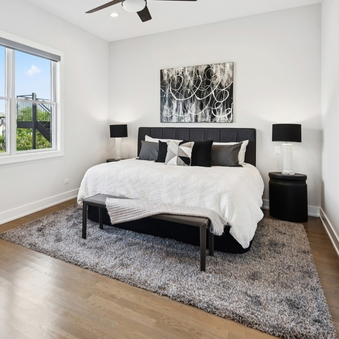 Black & white & chic all over 🖤🤍 #blackandwhite #chic #chicago #chicagorealestate #havenhomestager #chicagohomestaging #stagingworks #stagingsells #staging #homestaging