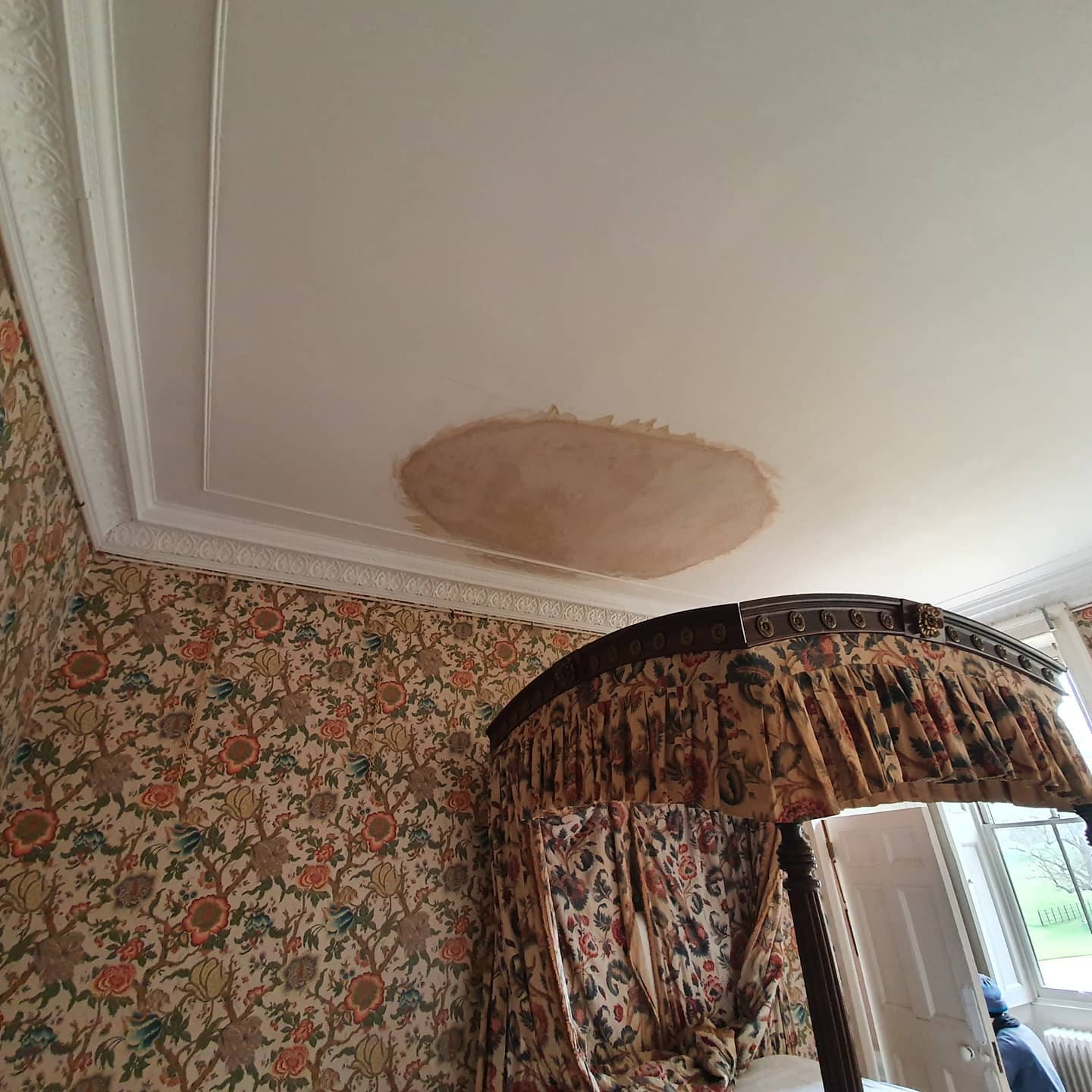 Just starting some ceiling repairs. We will be applying countersunk stainless steel screws and washers to the remainder of the ceilings before removing the affected areas, including the gypsum plaster repair and replacing with Riven Chestnut laths and three coats of haired non hydraulic lime plaster. We have two other rooms in this house to just be secured. We surveyed all ceilings in the property last year to identify any areas with risk of plaster falls.
#LimePlaster #Restoration #Cambridgeshire