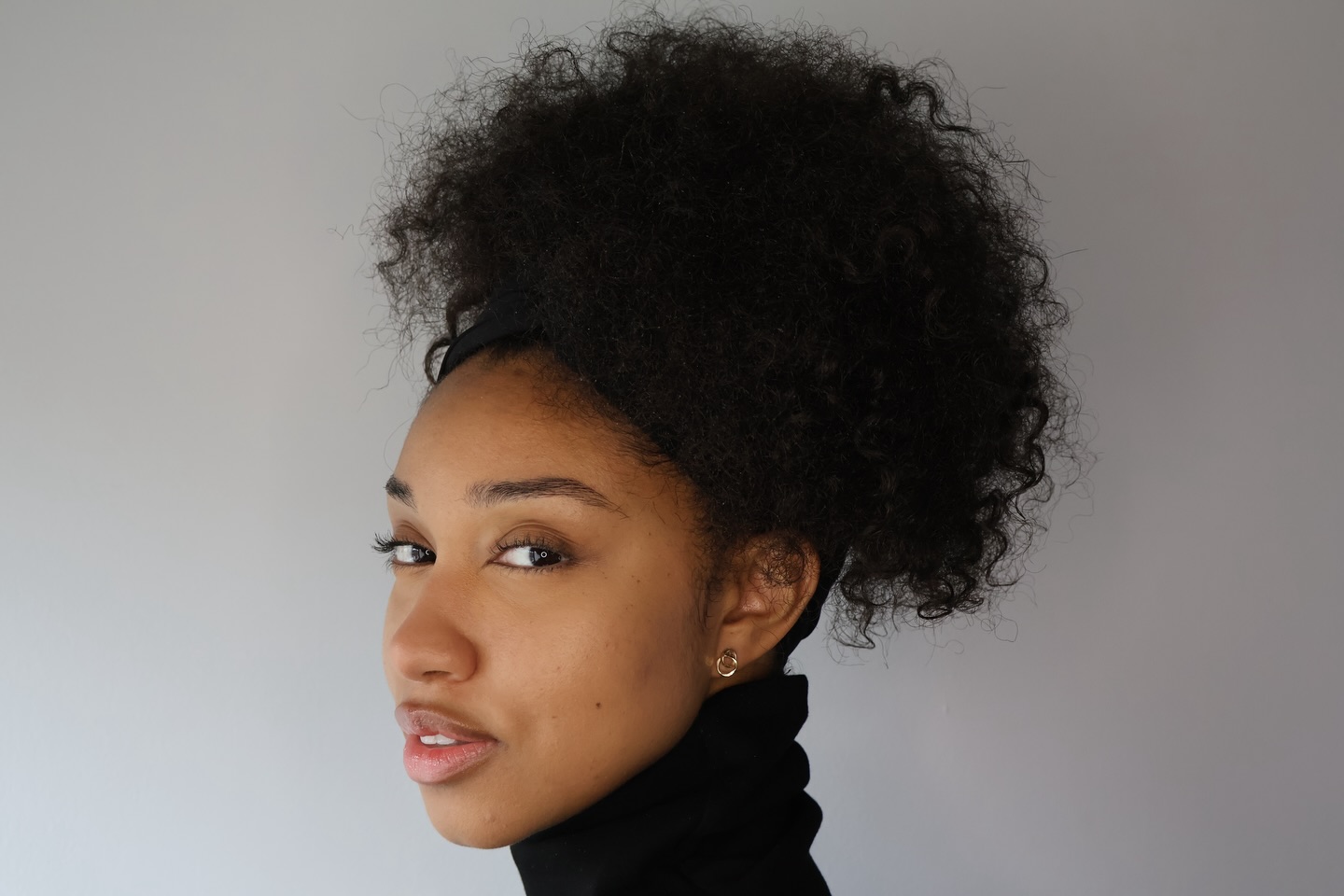 Face. Card. “I praise you because I am fearfully and wonderfully made; your works are wonderful, I know that full well.” - Psalms 139:14 God made you. He loves you very much.
Natural shots. So freeing.
#modeldigitals #actress #singer #songwriter #targetaudience