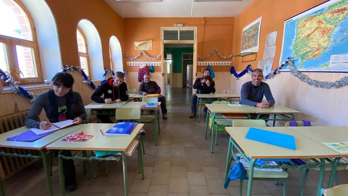 Gracias por este 2021!!! Año lleno de proyectos y gente genial. Namaste 🙏 amigos. #gafferlife #cinematography #films #lights #bestcrew A por el 2022. Feliz año a todos!!