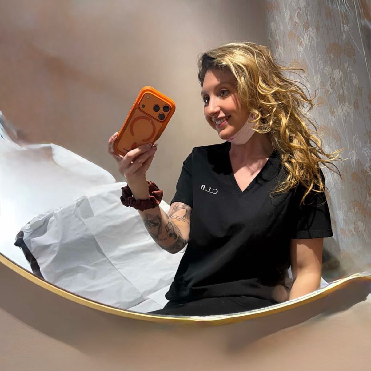 Not everyone has the same business needs and we love that!
But the one theme that runs through all of the people we look after is they want good quality branded apparel that looks great and performs when you need it.
@chloelouisespmu showing how scrubs can look great whilst performing for the job at hand!