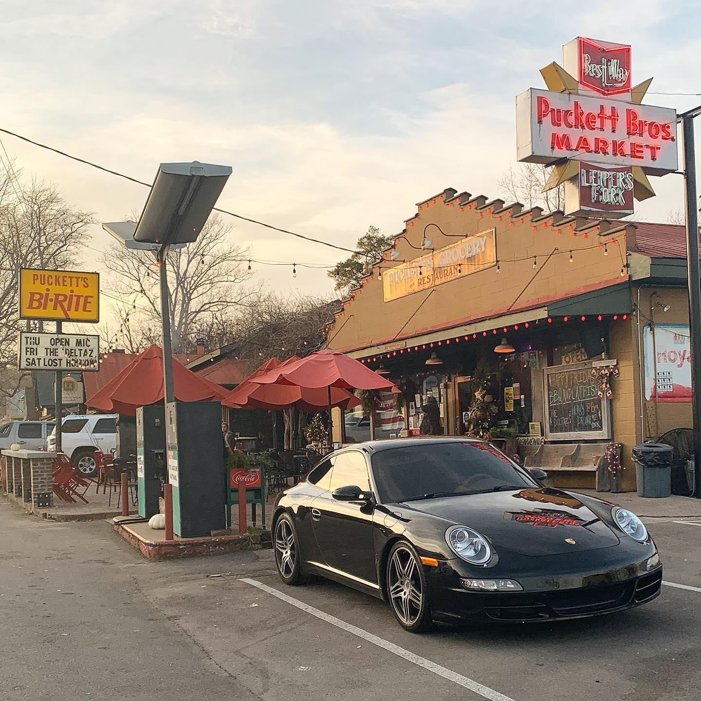 The world needs more Tennessee winter @porsche & pups content, so here it is.
@pcanational @porschenorthamerica #911 ##Porsche #frenchbulldog #nashville #natcheztrace #carerra