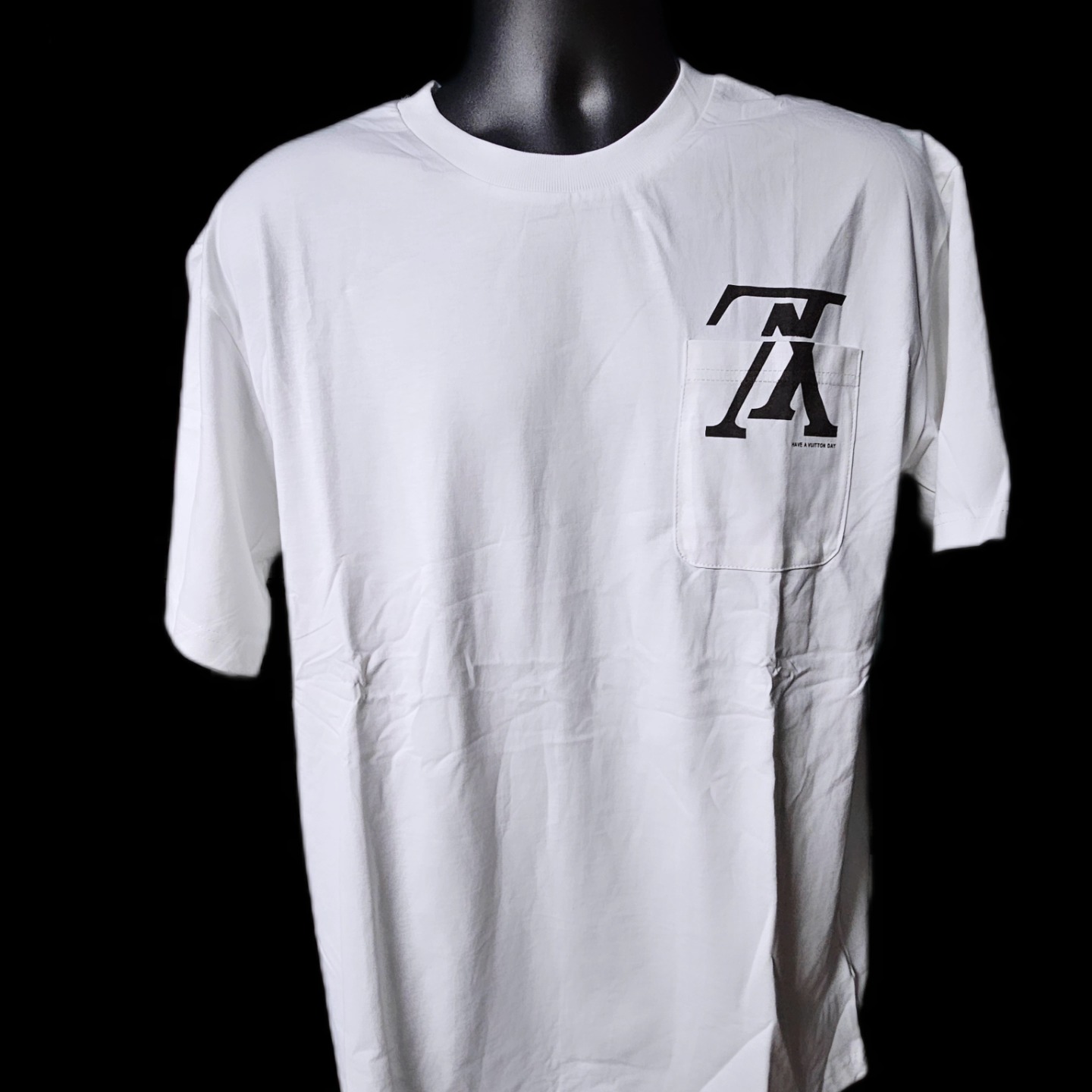 Men's White LV Forever Print Cotton Crew Neck T-Shirt
Sizes: Medium & Large
Condition: New
Retail: $695.00
Wright Way Wear: DM For Price