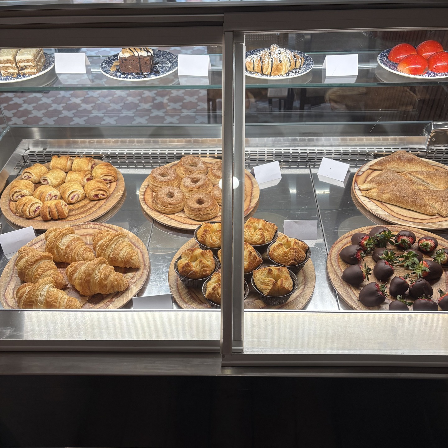 Something sweet is waiting for you at Café Pari!
From flaky croissants and fresh pastries to decadent cakes and chocolate-covered strawberries, our dessert case is full of reasons to stop by today.
Treat yourself!
#cafepari #desserttime #sweettreats #eatlocal #redbanknj