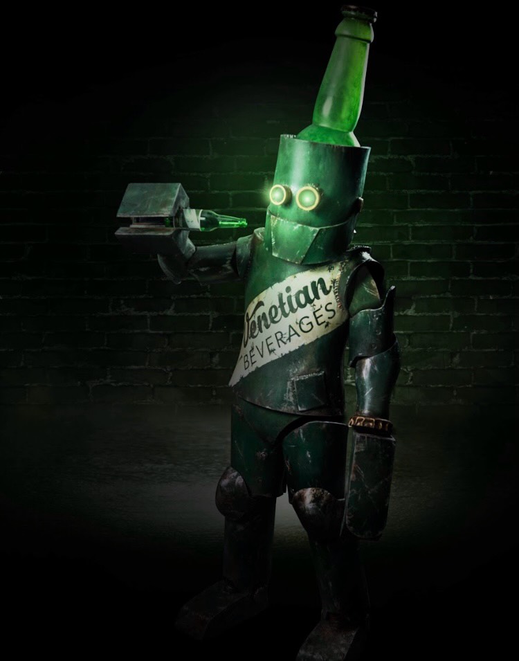 Sharing this fabulous 💎 for #WayBackWednesday with the mascot for @venetiansodalounge , @gingy.9000 🤖
This was so much fun to make, working off stories, brand history, ideas and concepts, to final culmination. This iconic VT mascot is wearable art that invites curiosity, conversation and of course, brings smiles to all!
Happy hump day!
#mascot #art #throwback #robot