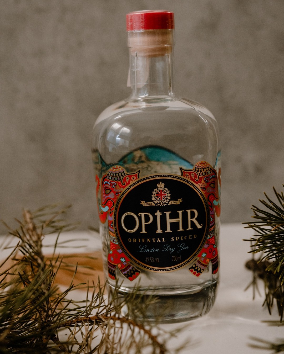 ho! ho! ho! GIVEAWAY FORADVENTURE vol.3
Zahvalni smo na cijeloj godini koju uskoro ostavljamo iza nas, pa tu zahvalnost želimo podijeliti i s vama.
Ovo je treći od četiri darivanja.
Igramo se svakog četvrtka pa tako sve do Božića.
Ovaj tjedan na redu je GIN. Orijental u čaši odlika je ovog gina. Osobno nas vraća u prije covid stanje putovanja, svim osjetilima se odmah teleportiramo u Marocco u sam grad Fes i njegove predivne tržnice prepune začina i svježeg najdivnijeg korijandera. Za jedan pravi G&T treba poravnavati gin prije nego ga sljubite s tonikom. Također treba poznavati i tonik. A što je najbitnije u G&T koktelu pitamo vas. Hint: svi zazirete od toga.
Pravila za sudjelovanje su sljedeća:
🎅🏻Lajkati objavu i u komentar napišite što je to bitno za dobar G&T, i zašto baš vi želite ovaj fini GIN.
🎅🏻Zapratiti naš profil ako već niste
🎅🏻Bonus možeš ali i ne moraš, podijeliti ovu objavu na feed ili story IG
🎅🏻Pobjednika ćemo objaviti 19.12.
Tražimo točan odgovor na naše pitanje, ujedno i najkreativniji odgovor. Sretno!
Pobjedniku se javljamo u Messenger i objavljujemo u komentar posta.
Nagradni natječaj nije povezan s Instagramom ni Metom te vrijedi za područje cijele Hrvatske.
#gastro #foradventure #giveaway #gintonic