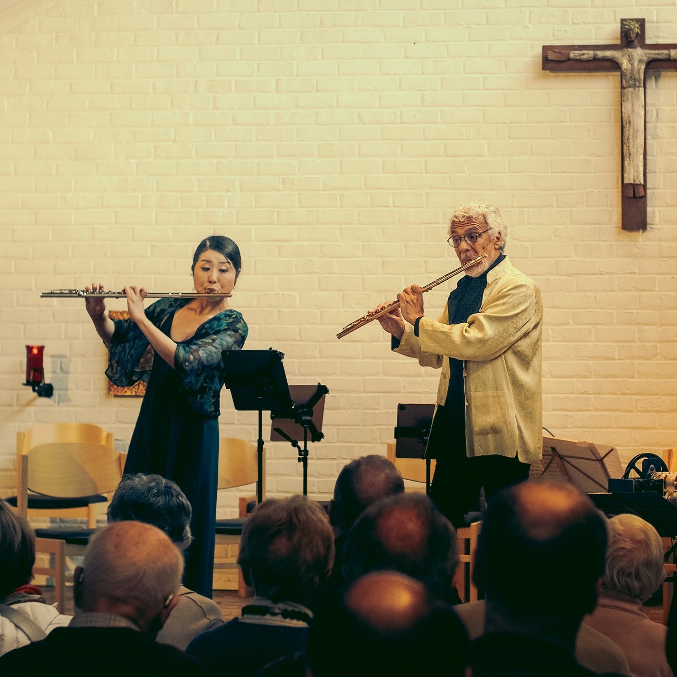 🇫🇷Dimanche 8 mars Concert de I Virtuosi di Waterloo à l’église Saint-Paul de Waterloo : programme Mozart
J'ai joué un petit duo de Mozart avec Marc Grauwels et un bis avec glass harmonica interprété par Thomas Bloch 🙂
Je l’ai vue il y a presque vingt ans à Waterloo, au Festival Mozart, alors que j’étais encore étudiante. Comme le temps passe vite…
🇬🇧Sunday, March 8 – Concert of I Virtuosi di Waterloo at Saint-Paul Church in Waterloo: Mozart program.
I played a small Mozart duet with Marc Grauwels, followed by an encore with glass harmonica performed by Thomas Bloch 🙂
I first saw him almost twenty years ago in Waterloo at the Festival Mozart, when I was still a student. How time flies…
🇯🇵3月8日 ワーテルロー市の教会にて
マルク先生と二重素
グラスハーモニカという珍しい楽器があり、アンコールでは一緒に演奏しました
奏者のトマさんの演奏は、20年位前にやはりワーテルローで聞いてます。私は学生でした。時間が経つのが早い💦
#IVirtuosiDiWaterloo #MarcGrauwels #ThomasBloch #GlassHarmonica #Mozart #Waterloo #FestivalMozart #モーツァルト
#フルート
#演奏会
#クラシック音楽
#ベルギー
#ワーテルロー
#音楽のある生活
#音楽好きな人と繋がりたい
#グラスハーモニカ
#デュオ
#モーツァルトプログラム