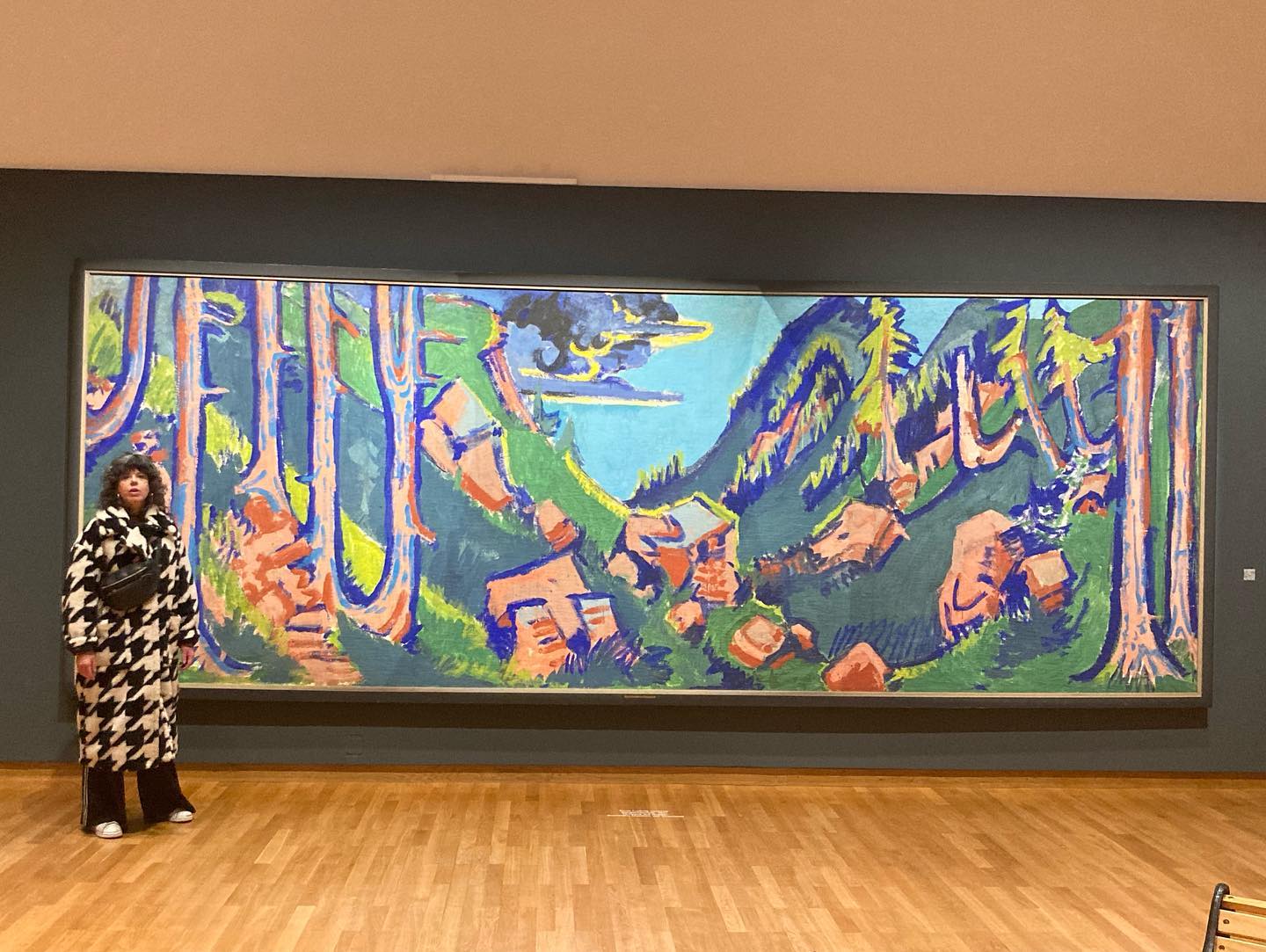 A few more favourite images from Munich (ending with a Fontana and a nice bit of typography ;-)
...
La Roche field trip this week to check out some galleries in and around Munich! A lot of great examples of German Expressionism on display @lenbachhaus @pinakothekdermoderne @franzmarcmuseum and @buchheimmuseum (esp. from Blue Rider artists Gabrielle Munter, Wassiliy Kandinsky and Franz Marc; and also very exciting to see so many great Ernst Ludwig Kirchner paintings in person. A few favourite images here...
.
.
#ernstludwigkirchner #wassilykandinsky #gabriellemunter #blueriderart #germanexpressionism #fieldtrip