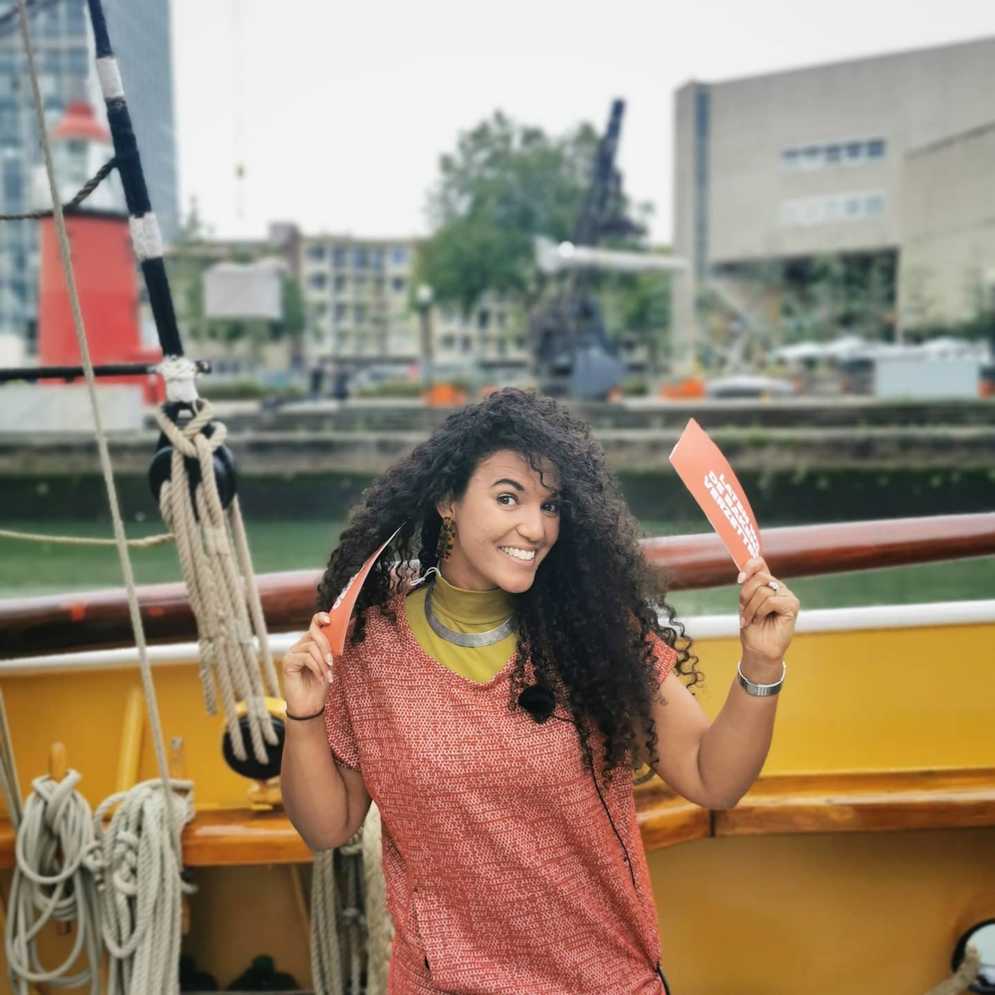 All hands on deck, and.. 'float like a butterfly, sting like a bee' - M. Ali
Being an anchor has never been as literal as it has been during this recent gig on a Tallship (=basically a giant sailing ship, able to set out to open sea) In this English spoken global live stream, which was partly an update on a previous talkshow I hosted earlier this year, on behalf of the @maritiemmuseumrotterdam , we talked about all kinds of cool maritime innovations to clear our waters of plastic pollution. @theoceancleanup is intercepting plastic autonomously out of rivers worldwide, @_clearrivers_ is fighting against plastic waste in waters locally and globally for many years now, using litter traps while recycling and repurposing the plastic they 'catch'. And @ranmarinetechnology has build different devices initially inspired by a whale shark; the first one being called the wasteshark, which is remotely controlled by a cool joystick and 'eats' plastic out of the water, the other one called the data shark, which acquires data on plastic pollution on site and very soon a new member will be added to the family called the oil shark; which separates oil from the water it 'swallows'.. Cool stuff!!