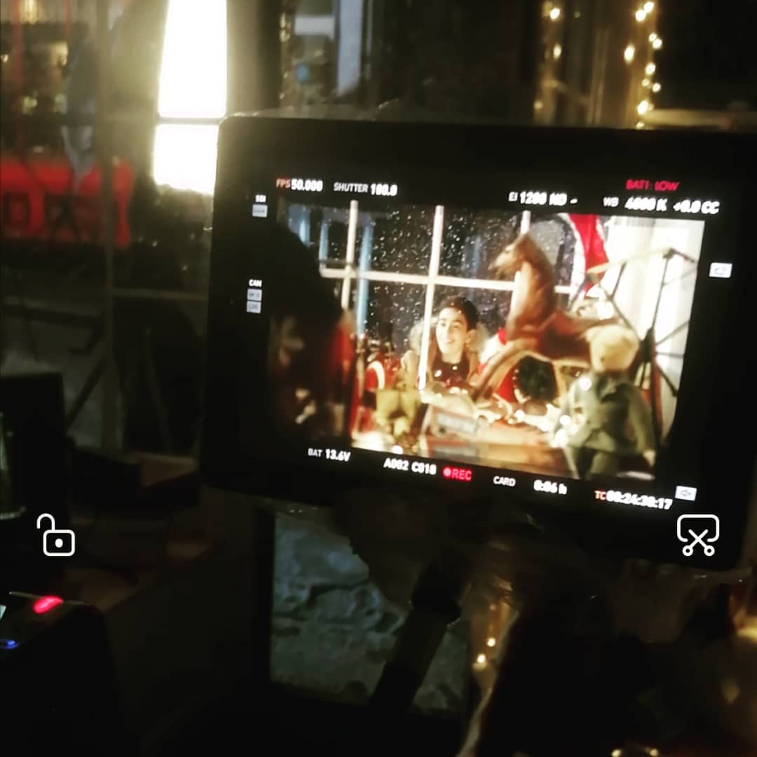 Some behind the scenes snippets from last night's shoot for the St Albans Christmas TVC. A truly mammoth undertaking but absolutely smashed out the park by an inspirational team of dedicated, talented creatives. Big love and shouts out to @richardallen1989 @tobylaurenceuk @seanpg1 @oliverwnewman @willgchurchill @lewiswattsshots, all the local businesses, residents, actors and SAs, and absolutely everyone else who busted a nut getting it over the line. It looked stunning so thank you. Ho ho ho!
#filmmaking #TVC #BTS #pluckyfilms #christmas #commercialvideoshoot #stalbans #georgestreetcanteen #tvadvertising #RichardAllenDOP #snowmachine #shootblue #arrialexamini #canonsumeriprimes #skypanel #superhire #nightshoot #merrychristmas #christmasadvent #stalbansbid