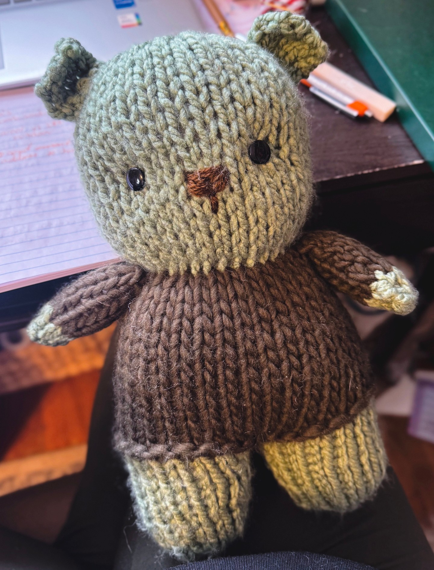 I'm thinking about making him some glasses.
Pattern by @mamainastitch
#knitting #bear #green