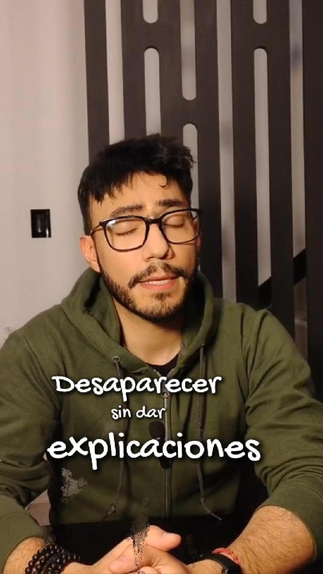 💭 Desaparecer no es madurez emocional. Es ghosting.
Con el uso de las apps y la comunicación digital, cada vez es más común cortar el contacto sin decir nada:
sin cierre, sin claridad y sin responsabilidad.
Pero el ghosting puede generar:
👉 Confusión
👉 Ansiedad
👉 Dudas sobre uno mismo
Porque cuando alguien desaparece, el silencio también comunica.
💡 La comunicación afectiva no se trata de quedarte donde no quieres estar.
Se trata de ser congruente, hablar con honestidad y cerrar con respeto.
Decir “no quiero continuar” puede ser incómodo…
pero también es mucho más humano.
En SEXUS trabajamos para promover vínculos más conscientes, donde la comunicación y la responsabilidad emocional también forman parte del respeto.
💬 ¿Alguna vez te hicieron ghosting?
Comenta “ME PASÓ”.
📲 Síguenos para más contenido sobre vínculos, comunicación y responsabilidad afectiva.