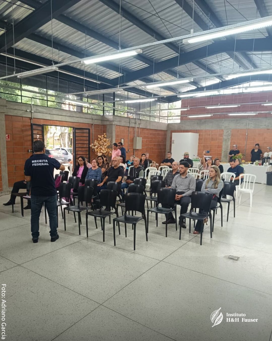 Nesta terça-feira, participamos de uma palestra ministrada por um técnico da Receita Federal sobre a destinação do Imposto de Renda para os Fundos Municipais da Criança e do Adolescente (CMDCA).
Em Paraibuna, cerca de 1.200 contribuintes poderiam destinar até 3% do imposto devido ao CMDCA, ajudando projetos e ações voltadas às crianças e adolescentes do município.
Hoje, porém, apenas 6 pessoas fazem essa destinação.
Isso significa que, de um potencial de aproximadamente R$ 260 mil, apenas R$ 21 mil chegam ao fundo.
Destinar parte do imposto é uma forma simples de apoiar iniciativas locais e contribuir diretamente para o desenvolvimento de crianças e jovens da nossa cidade.
Para mais informações sobre como fazer a destinação, procure seu contador ou informe-se no momento de fazer sua declaração do Imposto de Renda.
#ihhf #impostoderenda #cmdca #paraibuna #ong
