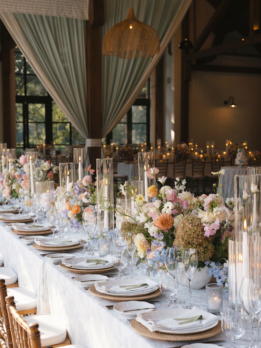 Colorful inspo at the @dunlinauberge
.
📸 @gaylebrooker