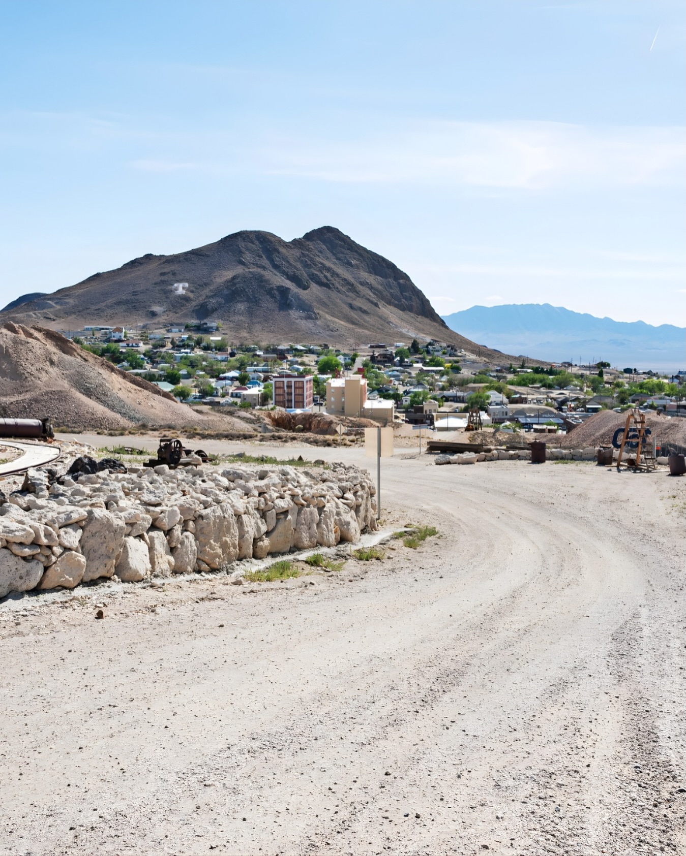 Spring has arrived in Tonopah 🌼
Clear skies, desert views, and the open road make this the perfect season for a Nevada road trip. Stop in Tonopah, explore the history, and stay the night at the legendary Mizpah Hotel.
Your spring adventure starts here.
#MizpahHotel #TonopahNevada #NevadaRoadTrip #TravelNevada