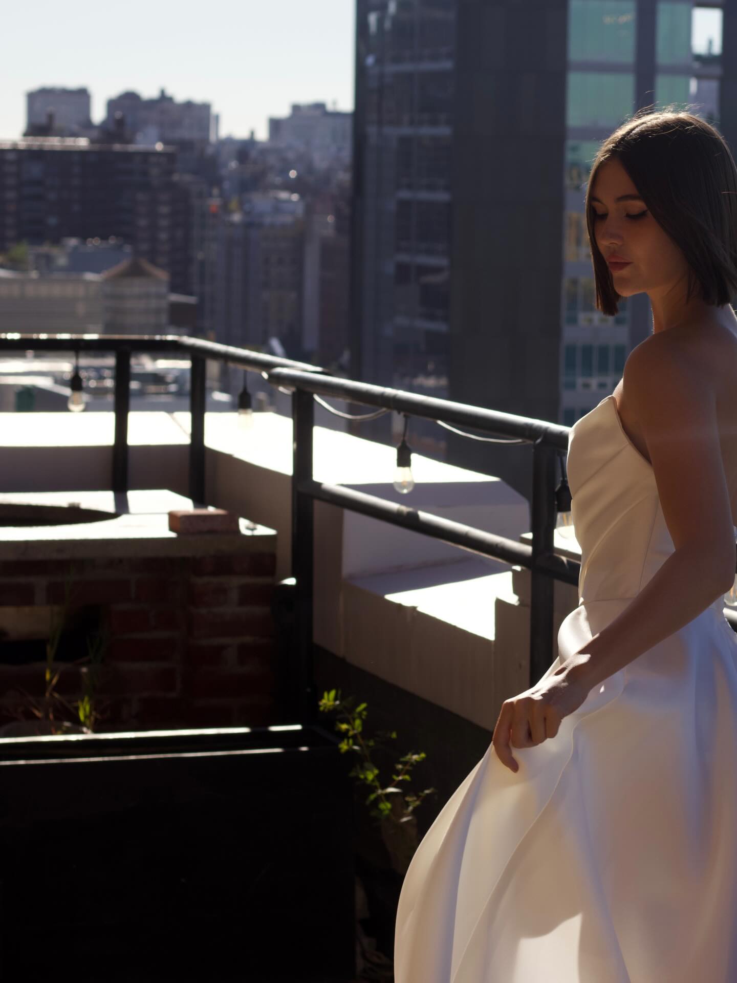 One of our forever favourites - Lily 💕
Ivory mikado, structured strapless bodice and unique pleatwork detailing on a statement split for that effortlessly chic natural glam look.
Lily looks stunning everywhere; understated indoor, outdoor ceremony, elevated classic or your dream hollywood style glam 🤭
.
.
#designingtheday #wedding #bride #weddinginspo #fyp