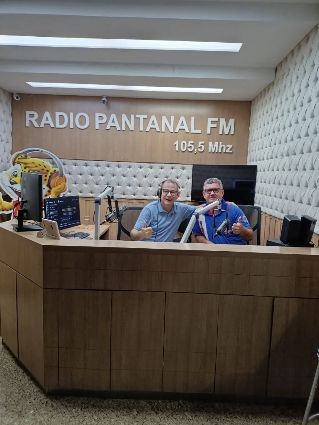 #tbt❤️ SINDMASSA MS em Ação: Diretor Wilson Barros @wilson.5492 @wilsonbalbinodebarros reforça compromisso com trabalhadores da Zaeli em Mundo Novo.
Nesta semana, o Diretor Wilson Barros, representante oficial do SINDMASSA MS no município de Mundo Novo, participou de uma entrevista exclusiva na Rádio Pantanal FM 105,5 MHz @pantanalfm .
Durante a sabatina, o diretor detalhou as ações de acompanhamento e suporte aos trabalhadores da unidade da Zaeli Alimentos.
Wilson destacou a importância da presença sindical na base para garantir que os direitos da categoria sejam respeitados e que o diálogo com a empresa permaneça produtivo.
"Nosso objetivo é ser o elo direto entre o trabalhador e o sindicato, garantindo segurança e valorização profissional", afirmou o diretor.
#SINDMASSAMS #MundoNovo #TrabalhadorFortalecido #ZaeliAlimentos DireitosTrabalhistas RadioPantanalFM MassaAlimenticia