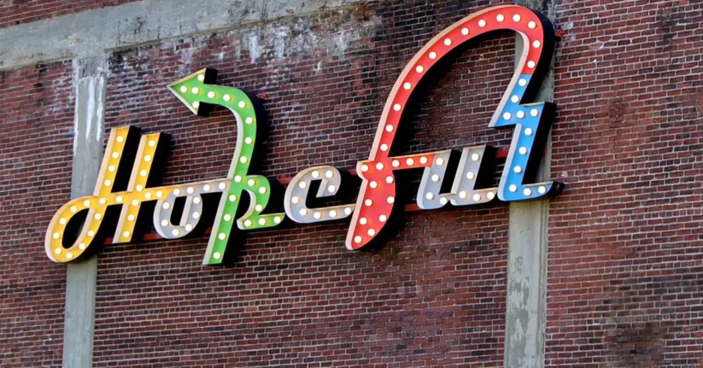 MAINE IS BACK!
We're thrilled to announce our second kitchen is opening back up in Maine! Big thanks to @charliehewittstudio for the stunning "Hopeful" art piece- the vibes are perfect for summer. Stay tuned for more news! We've got exciting updates coming soon. #CLovelnMaine #sᴜᴍᴍᴇʀᴠɪʙᴇs #bakingfuturesbright #maine #smallbusiness #womenownedsmallbusiness