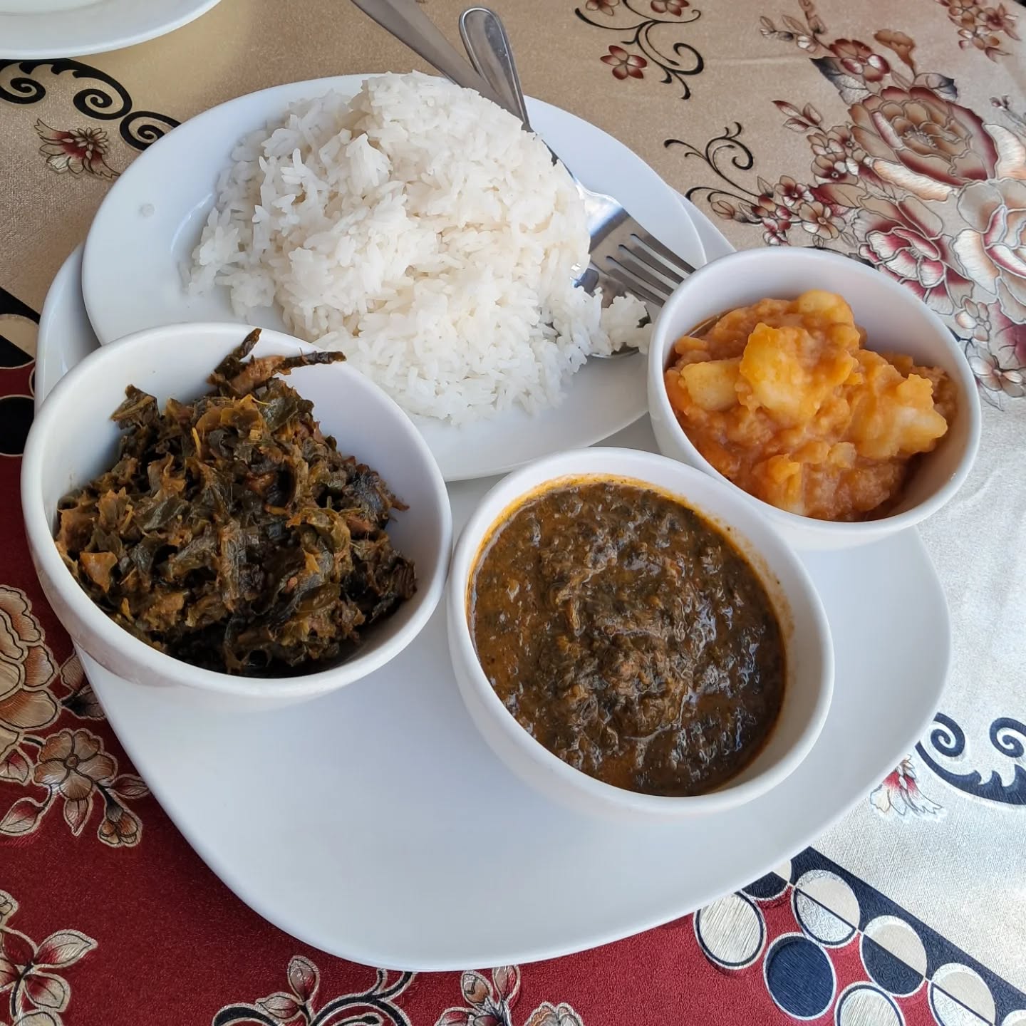 Happy Faturday! I stopped in at @africaonaplateomaha to sample all of the savory. I had the Explorer Platter (two stews and collard greens), a Sambusa (stuffed with ground beef and veg), and the owner also brought out another stew with Egusi (like Fufu).
Everything was flavorful and delicious and my two favorites for the day were the collards as they were fantastic and the Sumbusa as it was stuffed to the max with that tasty ground beef filling.
And the sink hole? Nope neither the sink hole nor the construction stopped me. Have an amazing day and remember to Connect With Food!!