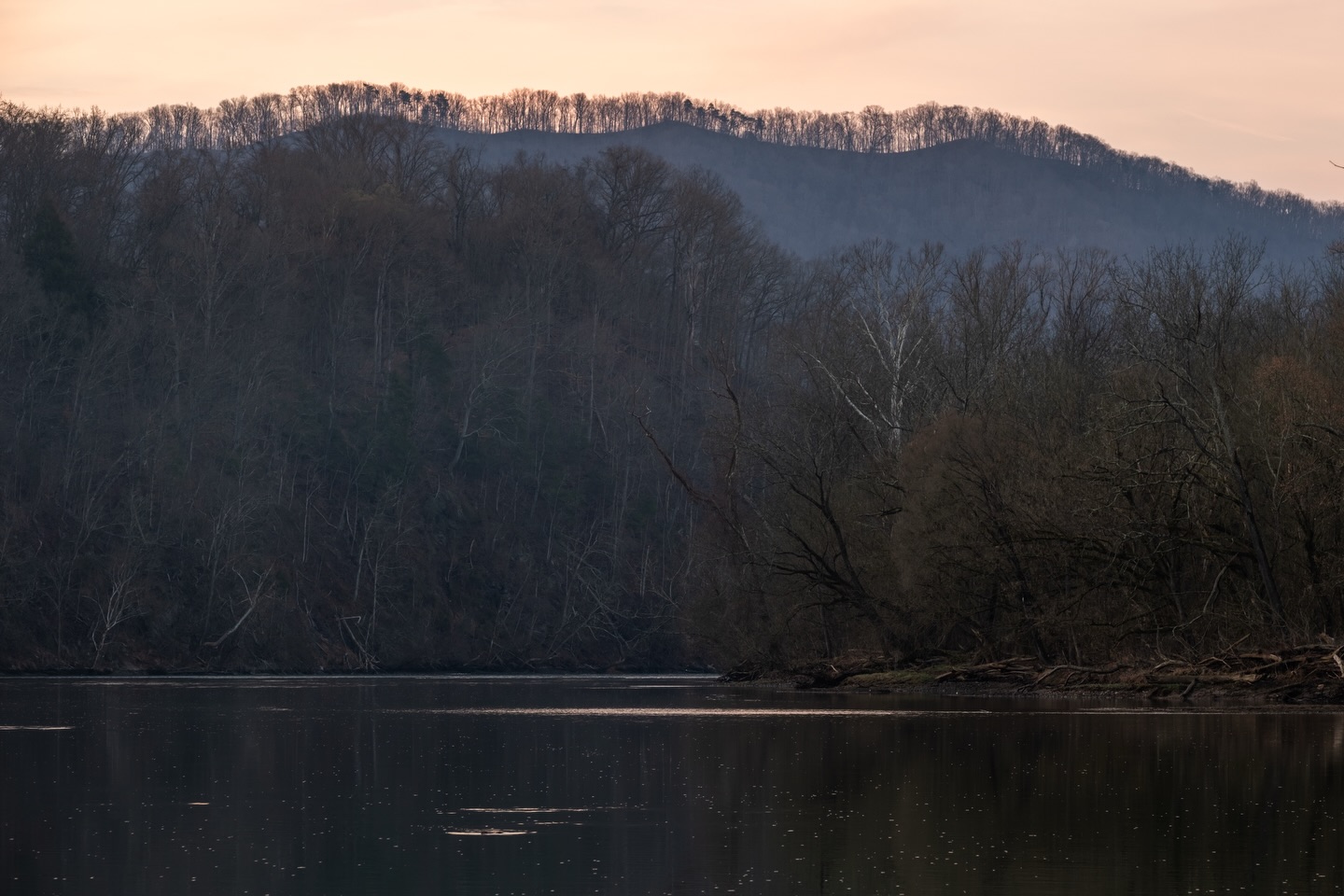 Early morning along the Holston River in Church Hill, TN
Camera: FujiFilm XT-5
Lens: FujiFilm 50-150 f2.8
Tripod: 3 Legged Thing
No filter
#fujifilmx_us #photography #landscapesphotography #tennessee #mood