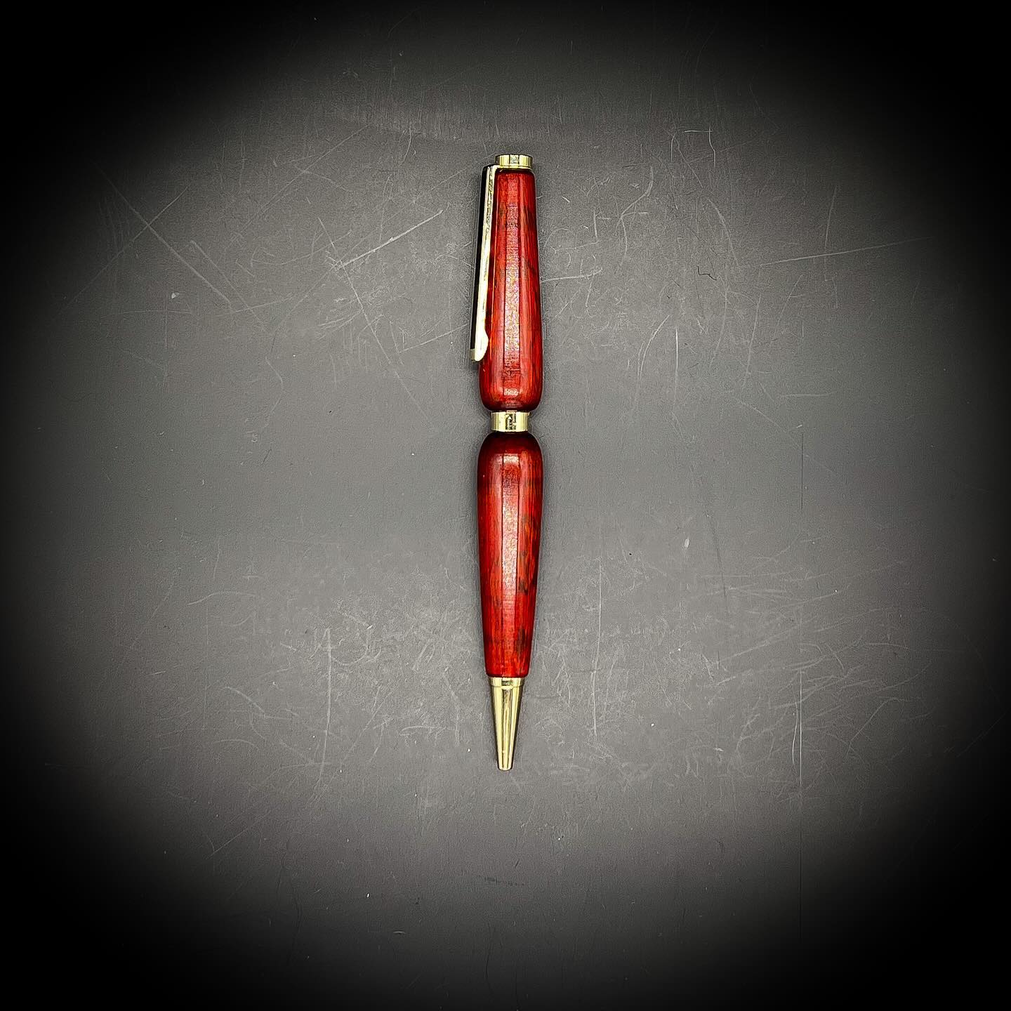 🌿 Découvrez l’élégance naturelle des stylos en bois précieux chez Label Guyane ! 🖋️✨
✅ Vous êtes à la recherche d’un stylo unique qui allie esthétisme et qualité ? Ne cherchez plus, nos stylos en bois précieux sont faits pour vous !
🌳 Fabriqués à partir des bois les plus précieux de Guyane, nos stylos sont de véritables œuvres d’art. Chaque pièce est soigneusement sélectionnée pour sa beauté et sa durabilité, garantissant ainsi une expérience d’écriture exceptionnelle.
🎁 Offrez-vous ou offrez à vos proches un cadeau unique et authentique. Nos stylos en bois précieux sont le symbole parfait de l’artisanat local et de l’amour de la nature.
📍 Rendez-vous dès maintenant dans notre boutique Label Guyane pour découvrir notre collection de stylos en bois précieux. Laissez-vous séduire par leur beauté intemporelle et laissez votre plume s’exprimer avec élégance.
✨ Label Guyane, où l’art rencontre la nature. ✨
.
.
Venez découvrir le reste de la gamme sur le site www.labelguyaneshop.com
.
.
#guyane #guyanefrancaise #bois #styloenbois #objetunique #tendance
#produitsartisanaux #artisanat #drapeauguyane #entrepriselocale #yana #cadeau #cayenne #labelguyane #kourou #labelguyane #labelguyaneshop