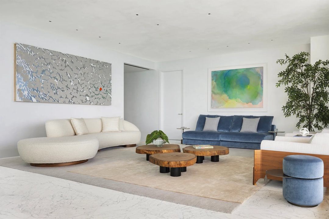 Marmorino walls and ceiling by SuperStrata artisan Patrick Shoemaker throughout a waterfront home designed by Andre Kikoski in Miami Beach. Photography by Scott Frances.
Link in bio to see more of this project.