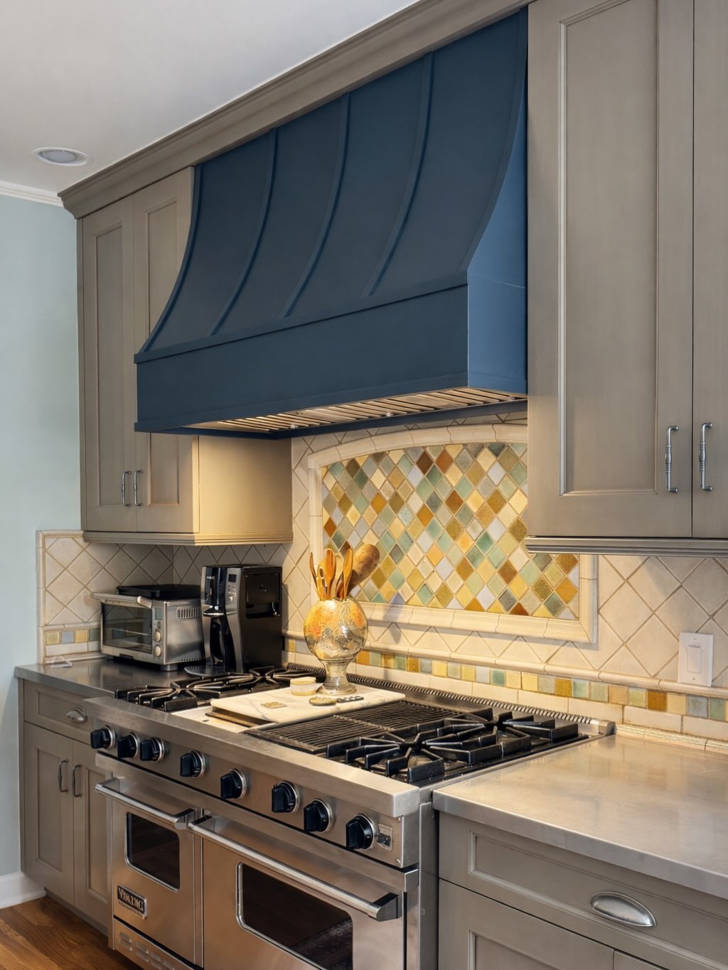 Sometimes a single change can transform the entire space.
In this kitchen, the original exhaust was no longer functioning. Rather than simply replacing it, we introduced a custom hood designed to become a quiet focal point within the room.
Finished in Sherwin Williams Gale Force, the color connects subtly to the wainscoting in the adjacent powder bath and echoes the soft blue tones in the backsplash, allowing the element to feel intentional and cohesive rather than added.
A small intervention that restored function while bringing a new sense of balance to the kitchen.
A reminder that sometimes the smallest design decisions can make the greatest difference.
Thoughtful updates can often breathe new life into a space.
ā¢
Design @mldesigninteriors
Custom hood @hoodsly
ā¢
#InteriorArchitecturalDesign
#KitchenUpdate
#MLDesignInteriors
#DenverInteriorDesigner