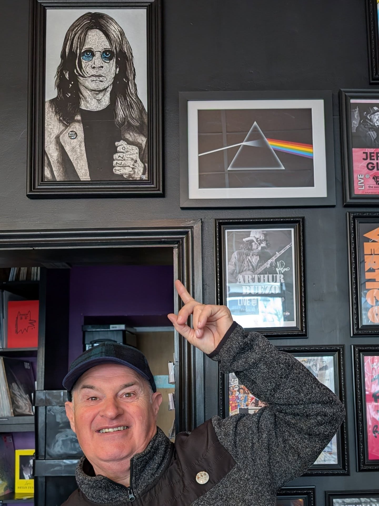 Wonderful to see the super talented Cardigan artist Malcolm Gwyon in the shop today. He got to see his Ozzy painting take pride of place on our wall.
Diolch Malcolm 🤘
#thesecond45 #llanellirecordstore #ozzyosbourne