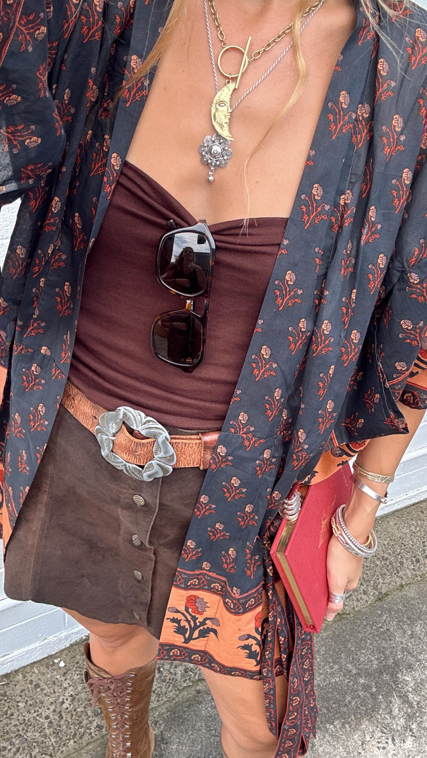 A little vintage…
A little blockprint…
A lotta magic ✨✨✨
.
.
.
.
.
.
.
.
.
#ootd #vintagestyle #seventiesvibes #fleetwoodcollection #kimonolove