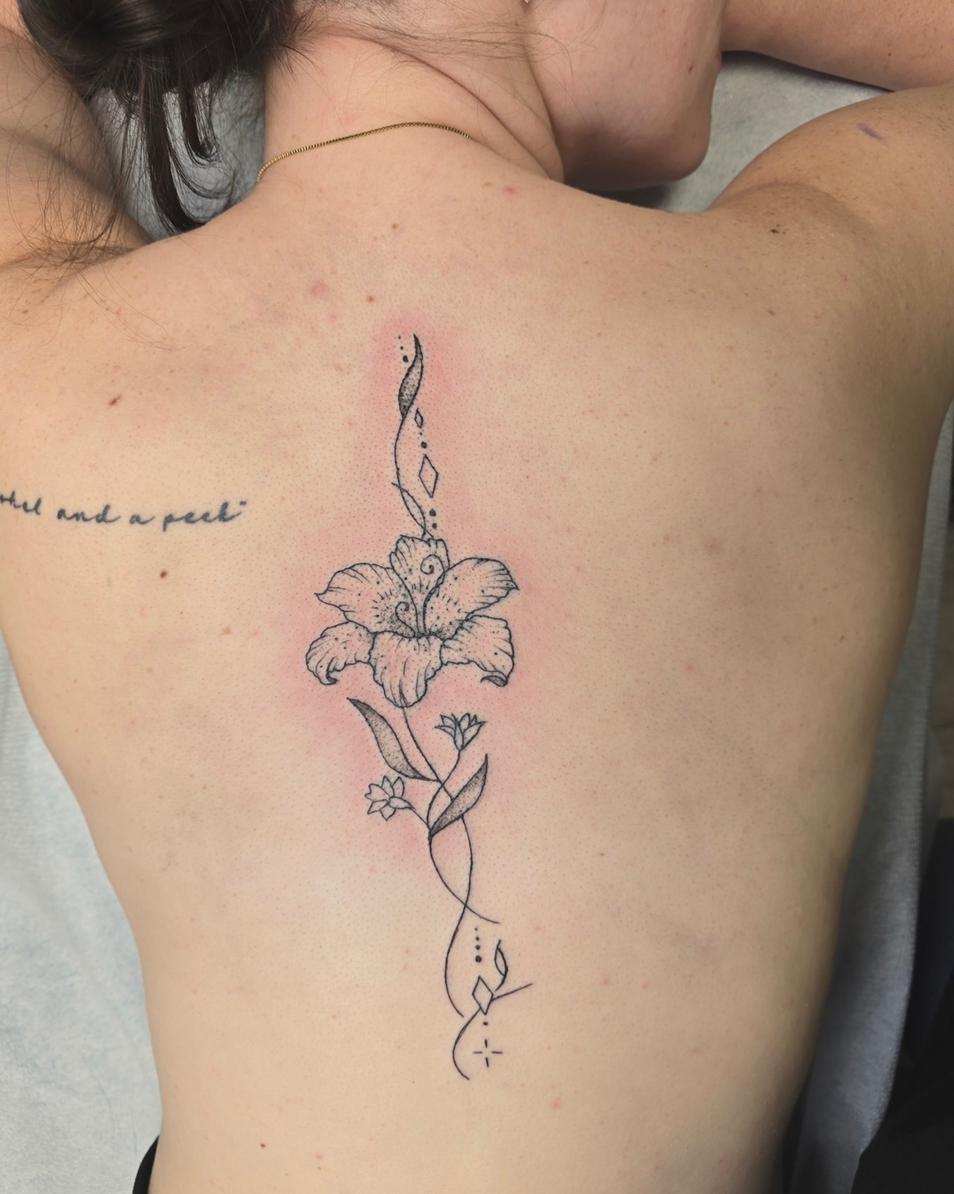 Floral back tattoo by Karen
@karencaintattoos
To book with Karen
Request an appointment on our website
TitanTattooNashville.com
#nashvilletattooshop
#floralspinetattoo
#flowerspinetattoo